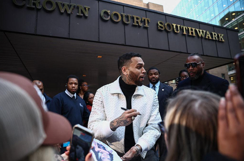 Chris Brown receives suspended sentence over London nightclub attack