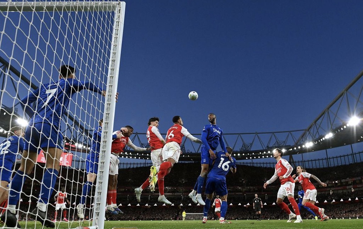 Arsenal Beat Everton 2–0 to Strengthen Premier League Title Challenge