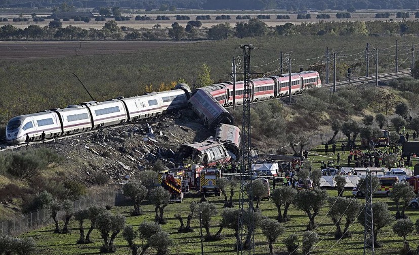 Spain Declares Three Days of Mourning as Deadly High-Speed Train Collision Kills 69